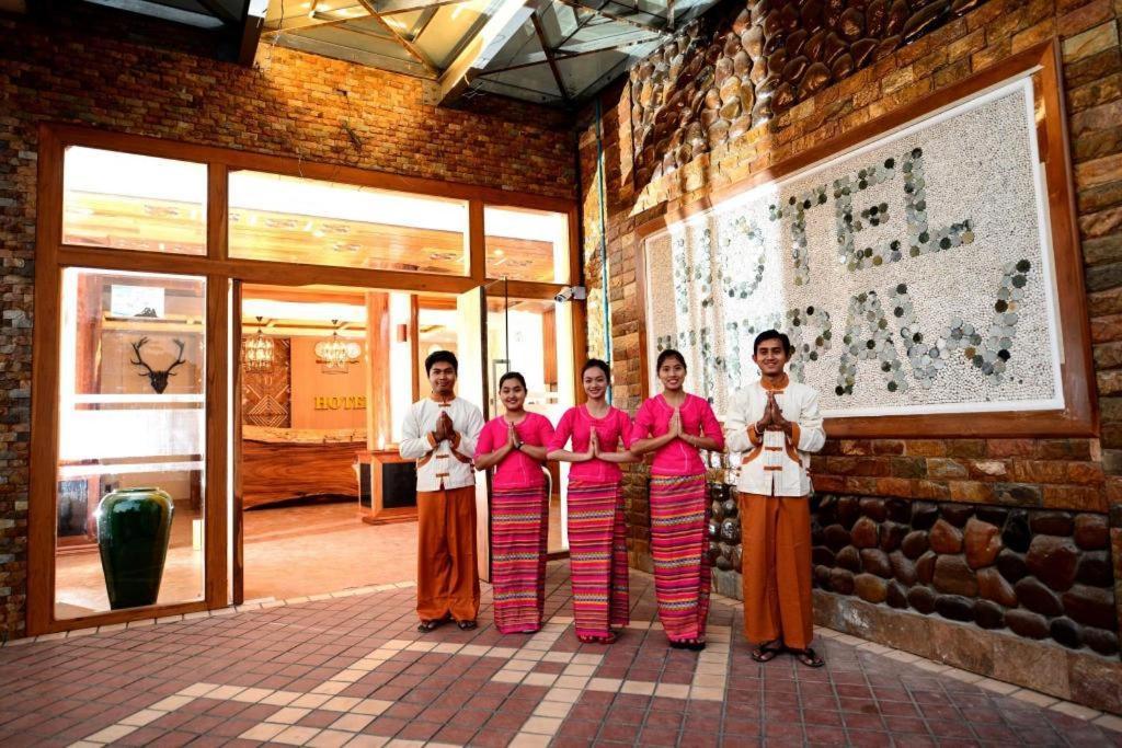 Hotel Thipaw Hsipaw Exteriör bild